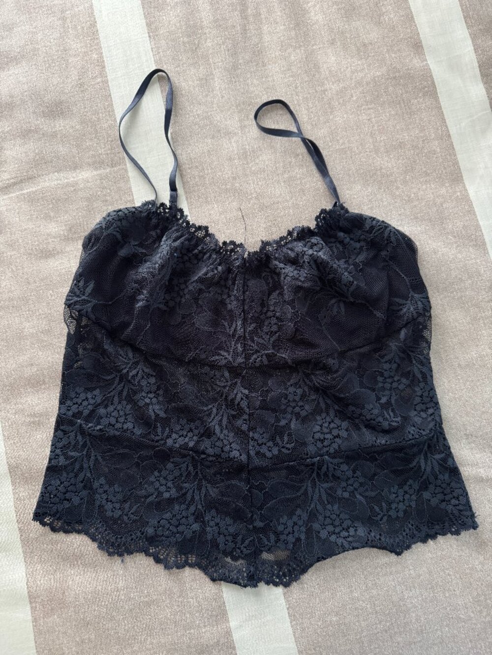 Like New L.A. Hearts Navy Floral Lace Cami Crop Top Sz XS